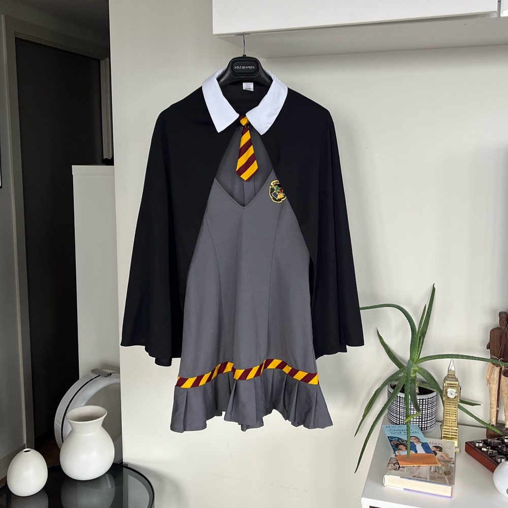 Halloween costume “Wizard Wanda” Spooky Sexy Feminine Party Women’s Costume Sz L - Picture 6 of 13
